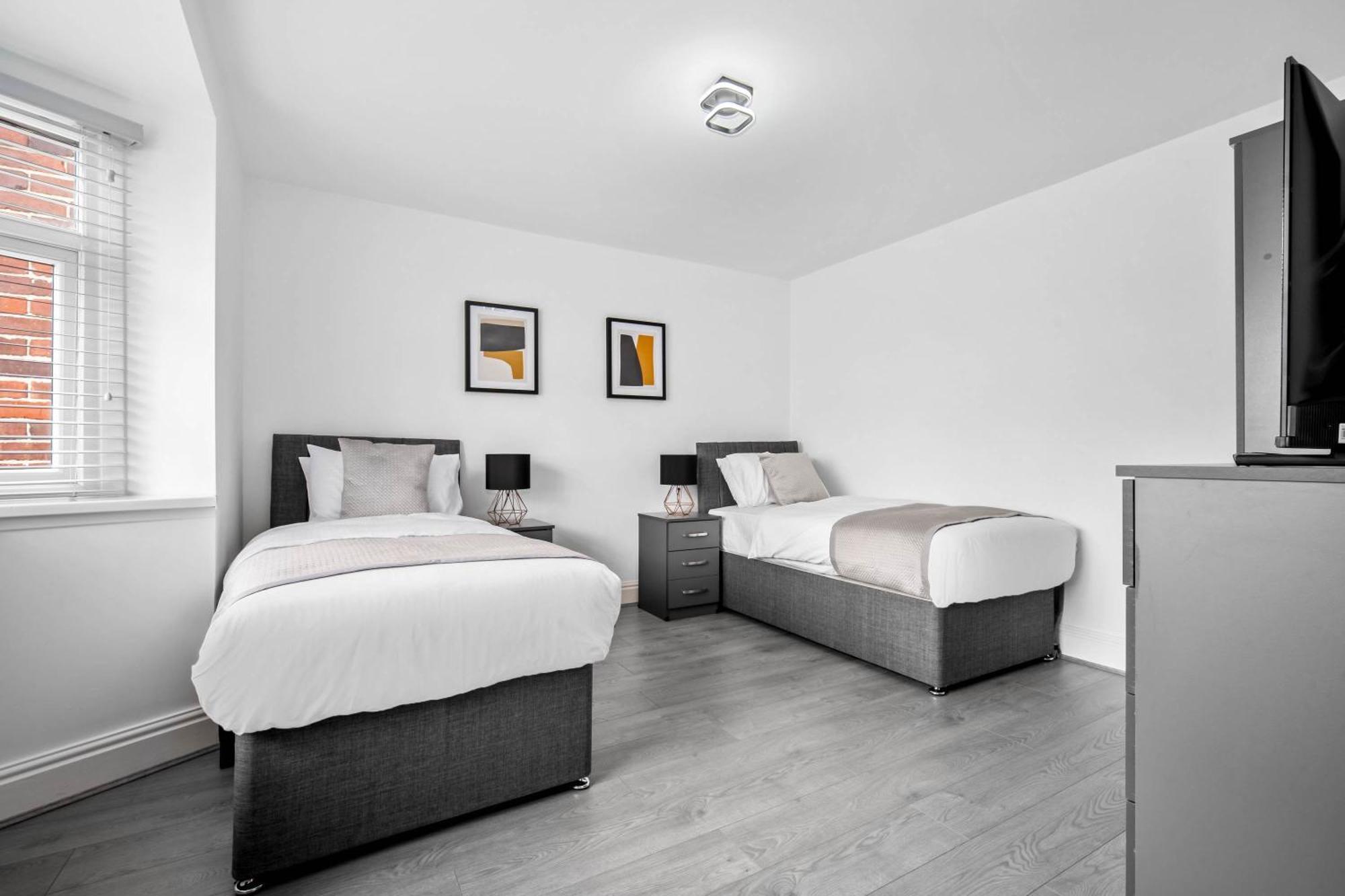 5 Bedroom House Solihull 10 Mins Drive From Bhx & Nec Private Off Road Parking Birmingham Exteriör bild