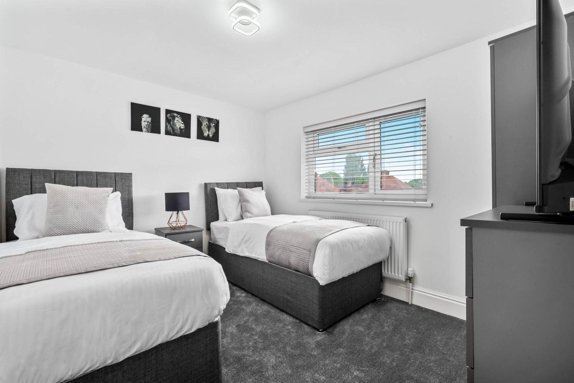 5 Bedroom House Solihull 10 Mins Drive From Bhx & Nec Private Off Road Parking Birmingham Exteriör bild