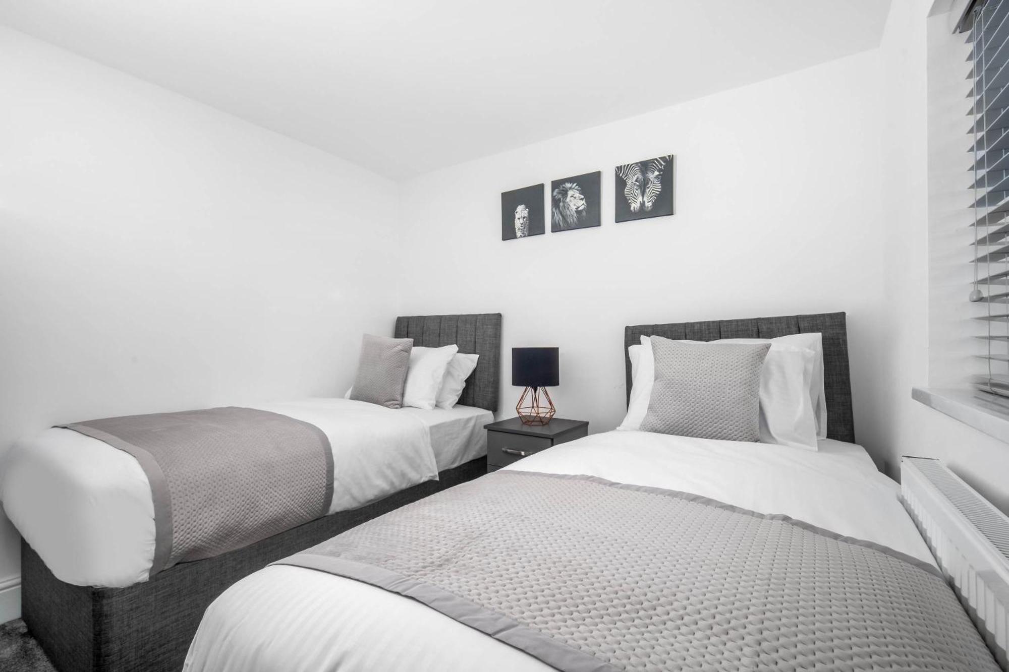 5 Bedroom House Solihull 10 Mins Drive From Bhx & Nec Private Off Road Parking Birmingham Exteriör bild